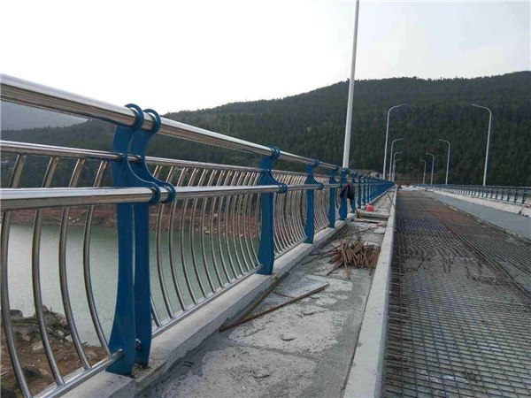 大理不锈钢桥梁护栏的特点及其在桥梁安全中的重要作用