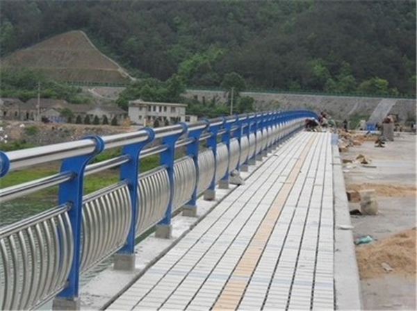 大理不锈钢桥梁护栏是一种什么材质的护栏